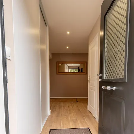 Charmante Maison Centre-ville Avec Terrasse ! *