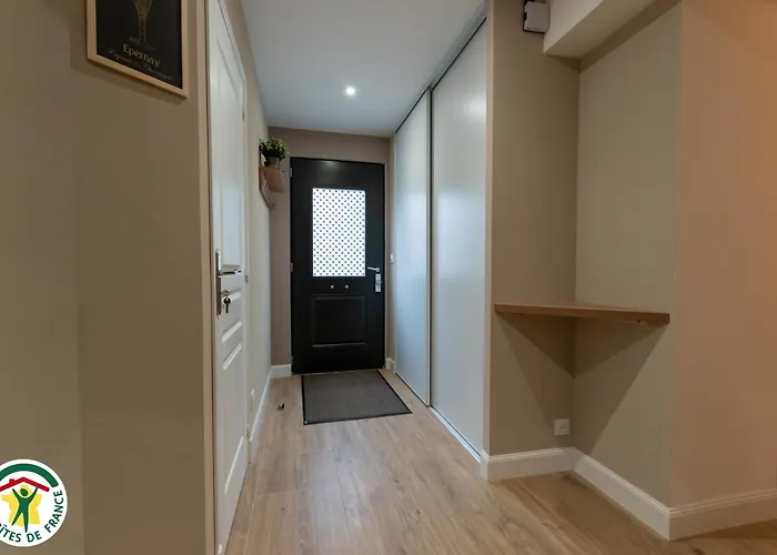 Charmante Maison Centre-ville Avec Terrasse ! *